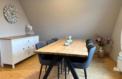 Tossens Apartment | Wohnung OG