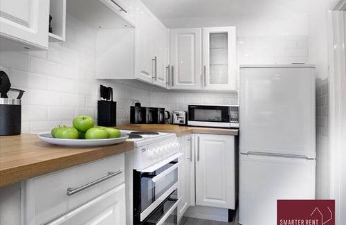 West End House | Woking - Parking, Garden, 2Bed