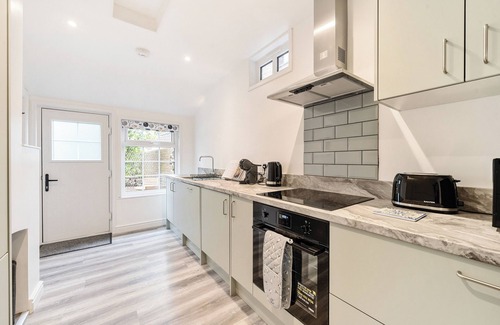 Wokingham Apartment | Wokingham - 1 Bedroom Cottage - Parking
