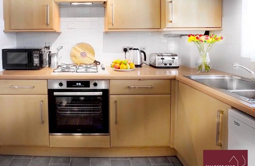 Wokingham Apartment | Wokingham, 2 Bedroom Flat - Private Entrance