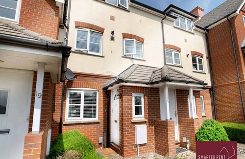 Wokingham Apartment | Wokingham, 2 Bedroom Flat - Private Entrance