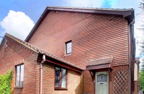 Wokingham Apartment | Wokingham - 2 Bedroom House - With Parking