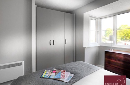 Wokingham Apartment | Wokingham - 2 Bedroom House - With Parking