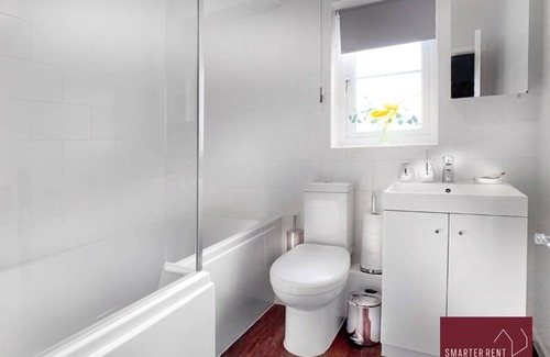Wokingham Apartment | Wokingham - 2 Bedroom House - With Parking