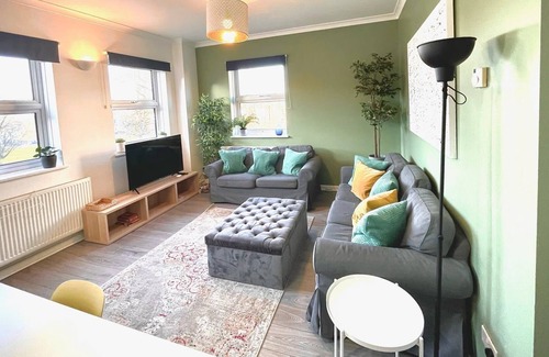 Wokingham Apartment | Wokingham Stylish 4 bedroom Townhouse Central Wokingham 41