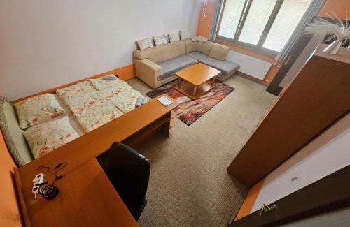 Povazska Bystrica Apartment | WOLF APARTMAN Luxusné a ubytovanie s plnou výbavou s Bezplatným parkovaním Plochou TV a Optickým Internetom Priamo v Považskej Bystrici Tichá lokalita s Všade blízko Vhodné pre Jednotlivcov Rodiny Pracovné cesty Turistiku aj Oddych Plne vybavená Kuchyňa