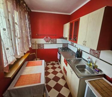 Povazska Bystrica Apartment | WOLF APARTMAN Luxusné a ubytovanie s plnou výbavou s Bezplatným parkovaním Plochou TV a Optickým Internetom Priamo v Považskej Bystrici Tichá lokalita s Všade blízko Vhodné pre Jednotlivcov Rodiny Pracovné cesty Turistiku aj Oddych Plne vybavená Kuchyňa