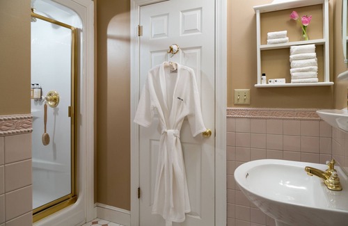 West Poland Bed & Breakfast | Wolf Cove Inn