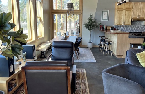 Winthrop House | Wolfcreek Lodge - Modern 3 bd house on a ski trail and river access/hiking trail