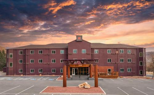 Moab Hotel | Wolfe's Hotel Moab