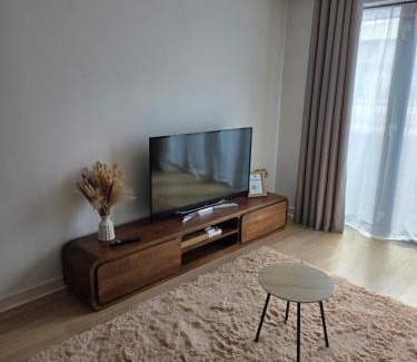 Wolverhampton Apartment | Wolverhampton Apartment with Free Parking 1 minute from the train station