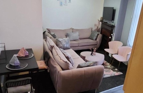Wolverhampton Apartment | Wolverhampton City Centre - 1-bed Flat - Sleeps 3
