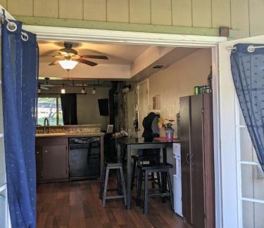 Oakhurst House | Wona's 2 bedrooms full kitchen