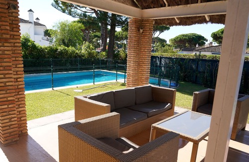 El Puerto de Santa Maria Ski Chalet | Wonderful villa with private pool in Vistahermosa urbanization