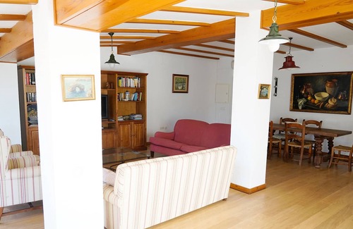 El Puerto de Santa Maria Ski Chalet | Wonderful villa with private pool in Vistahermosa urbanization