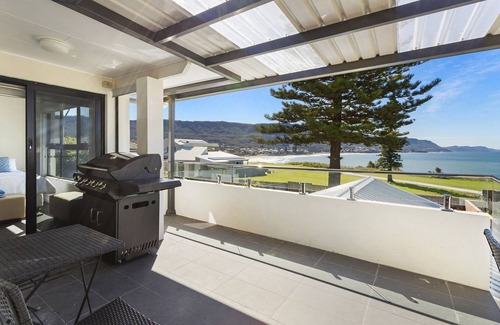 Bulli Apartment | Wonder 'n' Awe Lodge - 150m to Sandon Point Beach