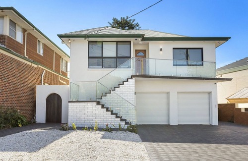 Bulli Apartment | Wonder 'n' Awe Lodge - 150m to Sandon Point Beach