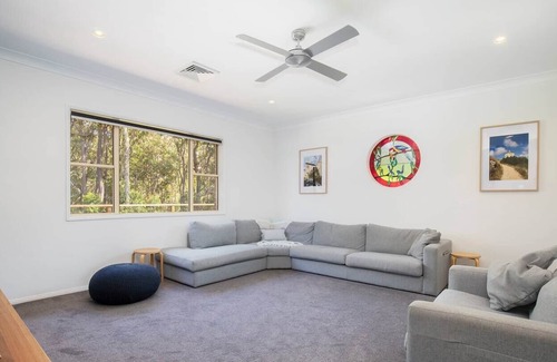 Whitebridge House | Wonder Place Spacious Family Retreat by the Beach