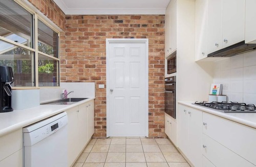 Whitebridge House | Wonder Place Spacious Family Retreat by the Beach