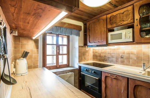 Lanov Villa | Wonderful private villa for 9 people with WIFI, TV, terrace, pets allowed and parking