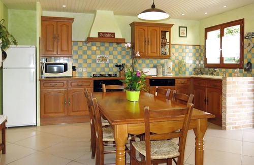 Saint-Romain-sur-Cher House | Wonderful private villa for 6 guests with WIFI, TV, terrace and parking