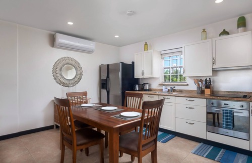 Marine Gardens Condo | Wonderful 1-bed condo, 2min walk to beach & more