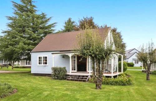 Rangatira Park House | Wonderful 2BR Cottage Nr Huka Falls w Aircons