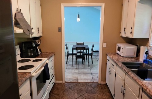 Macon House | Wonderful 3/2 with large enclosed yard for pets.