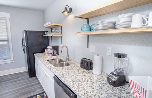 Nevada Street Cottage | Wonderful 3 BR 2 BA Near Downtown
