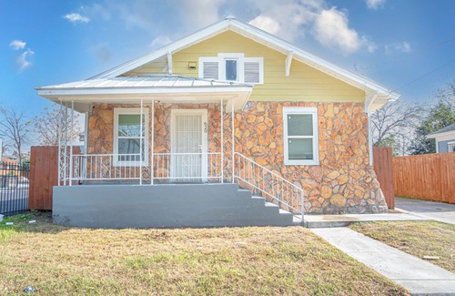 Nevada Street Cottage | Wonderful 3 BR 2 BA Near Downtown