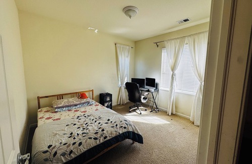 Livermore House | Wonderful 5-bedroom house with AC in charming Livermore available