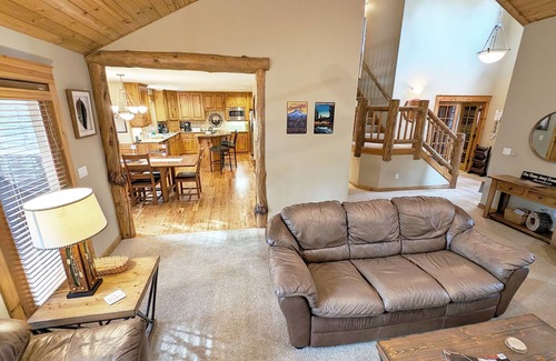 Sunriver House | Wonderful 5 Bedroom with 2 Primary Bedrooms in NE Sunriver -ORL05