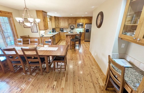 Sunriver House | Wonderful 5 Bedroom with 2 Primary Bedrooms in NE Sunriver -ORL05