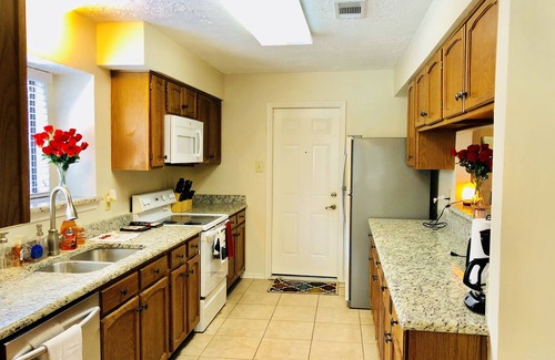 Plano House | Wonderful 5bd in Plano with Sunroom! Spacious, updated, & modern!