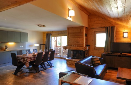 Saint-Martin-de-Belleville Apartment | Wonderful apartment next to the slopes, ski in/ski out; sleeps 6-8 people