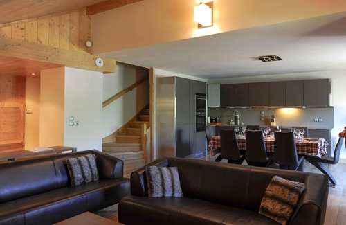 Saint-Martin-de-Belleville Apartment | Wonderful apartment next to the slopes, ski in/ski out; sleeps 6-8 people