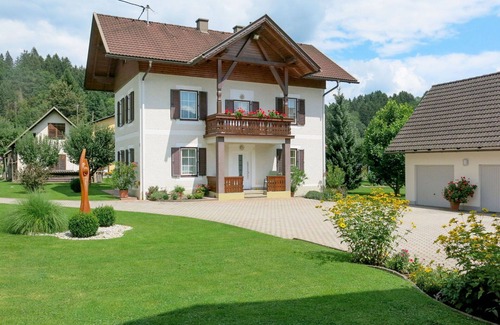 Augsdorf House | Wonderful private villa for 6 people with WIFI, TV, patio and parking