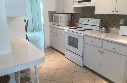 Gulf Gate Estates House | Wonderful Beach Escape W/Private Salt Water Heated Pool.