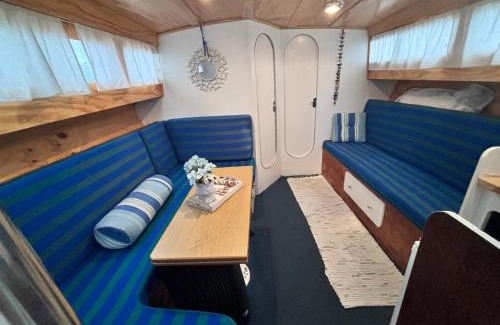 Sant Adria de Besos Boat Rental | Wonderful boat experience for families and friends