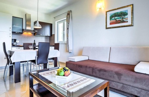 Brsec Apartment | Wonderful Brsec Apartments with Sea View and Shared Pool - Comfort One Bedroom Apartment