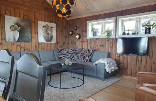 B House | Wonderful cabin with amazing mountain - view