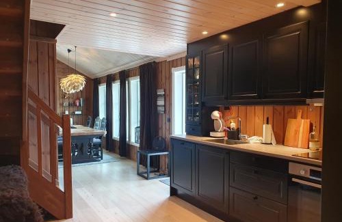 B House | Wonderful cabin with amazing mountain - view