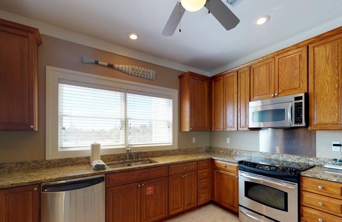 Plantation House | Wonderful dog-friendly home with elevator, grill, on-site outdoor pools and gym