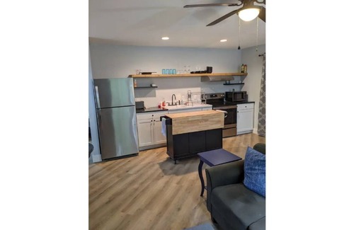 Wilmington Cottage | Wonderful Downtown Cottage - Big Backyard - Pet Friendly!