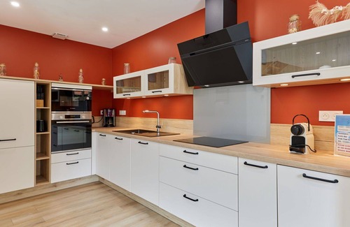 Creances House | Wonderful villa for 4 guests with WIFI, TV, terrace, pets allowed and parking