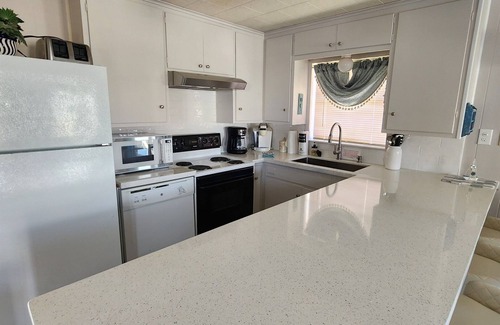 Jamaica Beach Cottage | Wonderful Get-Away Without Breaking the Bank - Bay Front & Canal W/Boat Slip