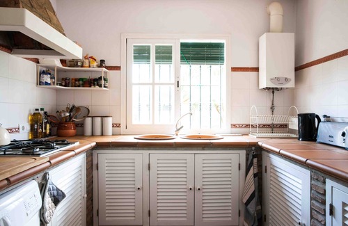 Zahora House | Wonderful holiday home with a big garden near the beach
