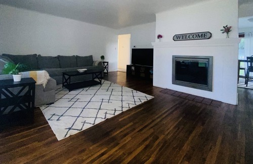 Bedford House | Wonderful Home Near Everything