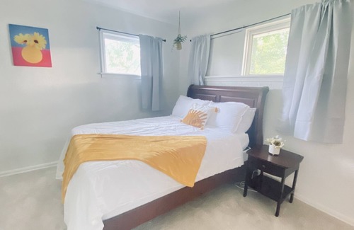 Bedford House | Wonderful Home Near Everything