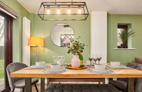 Northenden House | Wonderful House in Manchester Sleeps 8